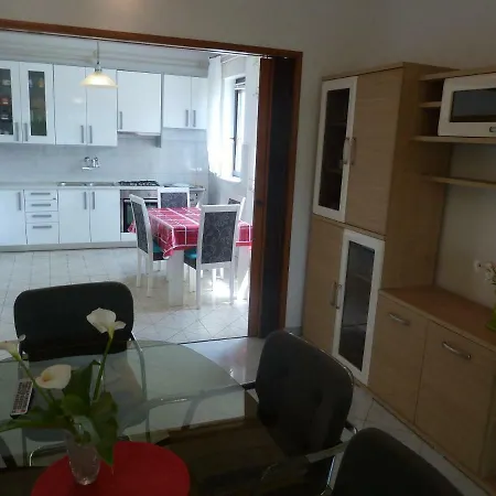 Apartman Girasole 4+2 With A Parking Space * Marčana